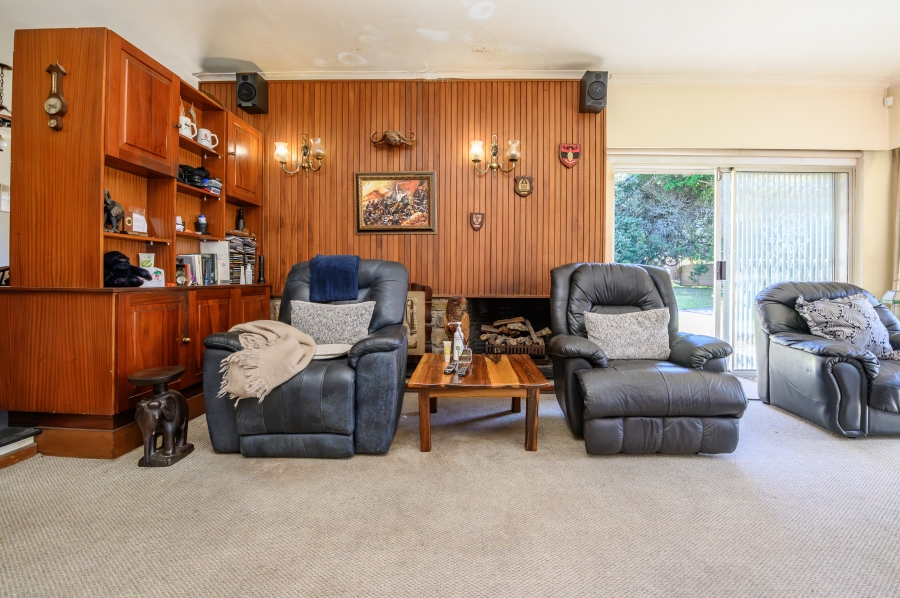 4 Bedroom Property for Sale in Summerstrand Eastern Cape